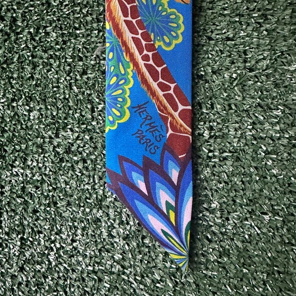 Hermes Neck Scarf 100% Silk Animal Scarf Giraffe Green Blue Brown - Picture 3 of 4